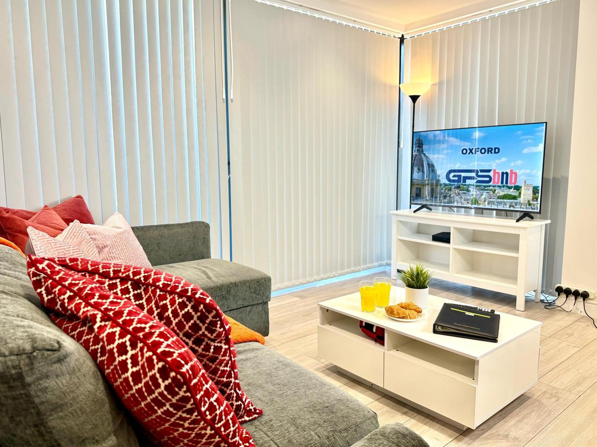 Evergreen Lodge - Two Bed Lux Flat - Parking, Garden, Patio, Wifi, Netflix - Close To Blenheim Palace & Oxford - F3 Kidlington Buitenkant foto