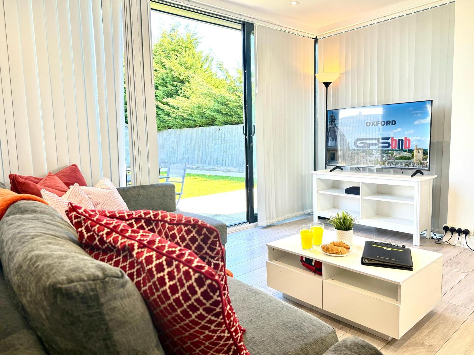 Evergreen Lodge - Two Bed Lux Flat - Parking, Garden, Patio, Wifi, Netflix - Close To Blenheim Palace & Oxford - F3 Kidlington Buitenkant foto