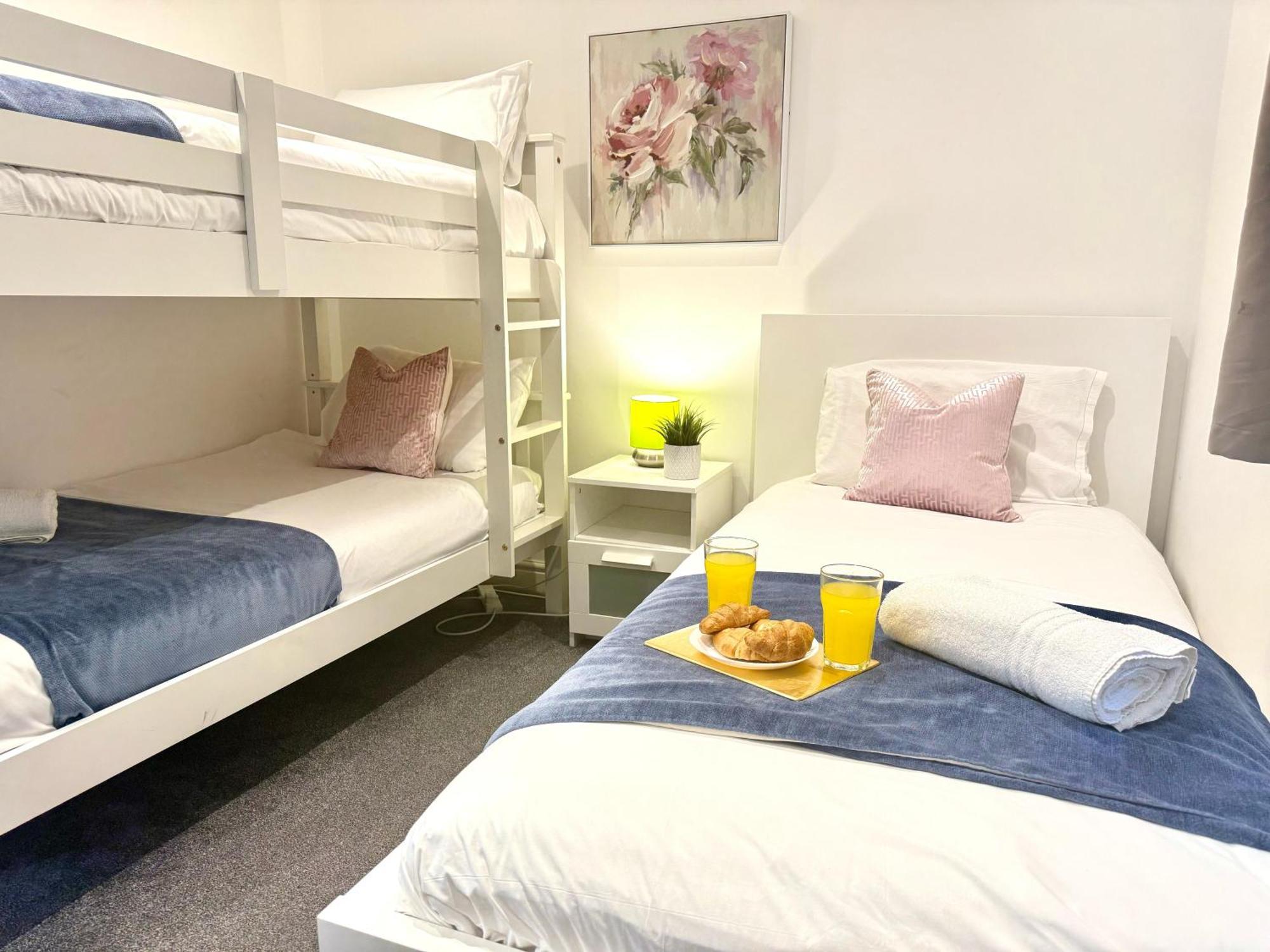 Evergreen Lodge - Two Bed Lux Flat - Parking, Garden, Patio, Wifi, Netflix - Close To Blenheim Palace & Oxford - F3 Kidlington Buitenkant foto