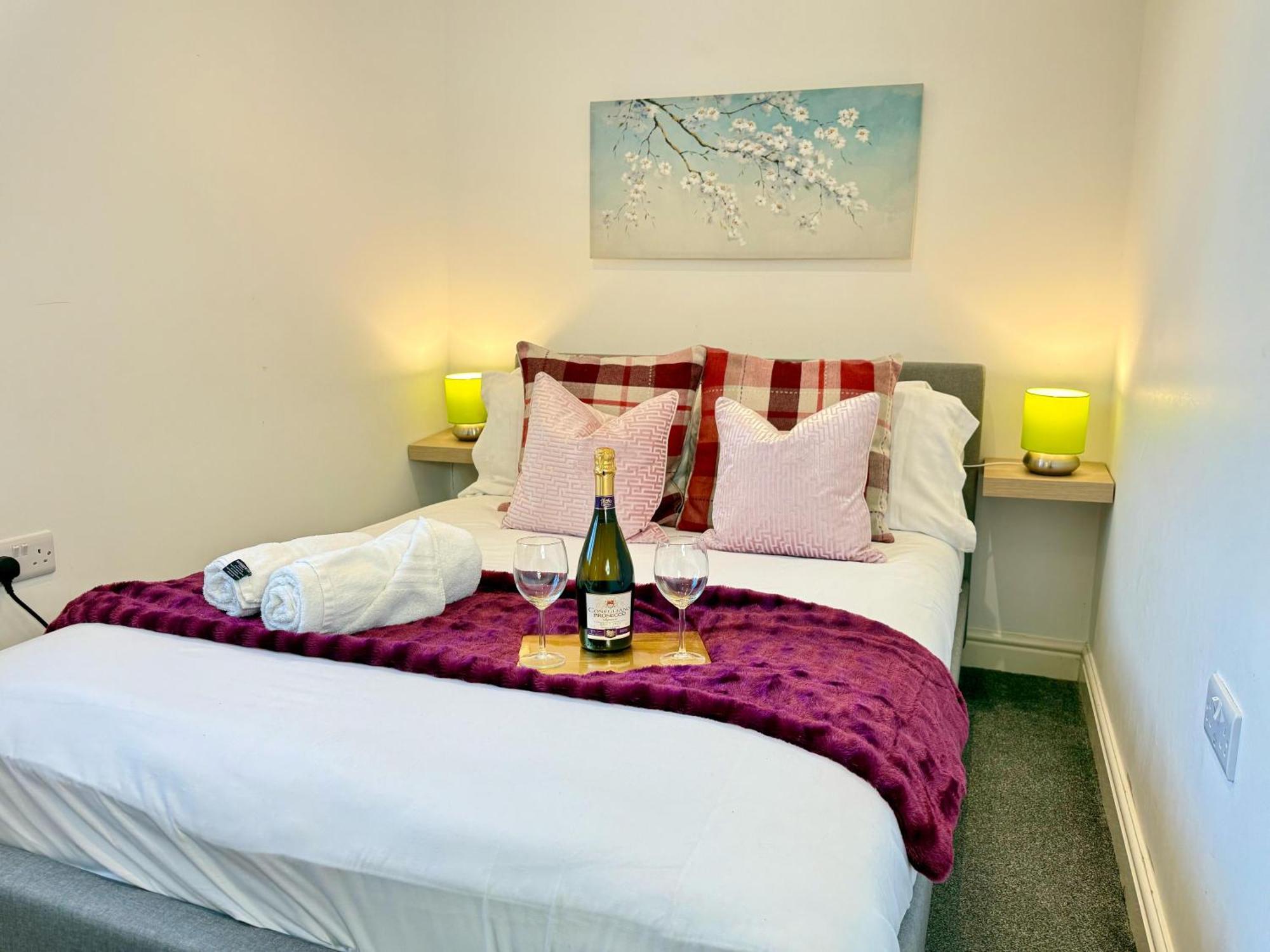 Evergreen Lodge - Two Bed Lux Flat - Parking, Garden, Patio, Wifi, Netflix - Close To Blenheim Palace & Oxford - F3 Kidlington Buitenkant foto