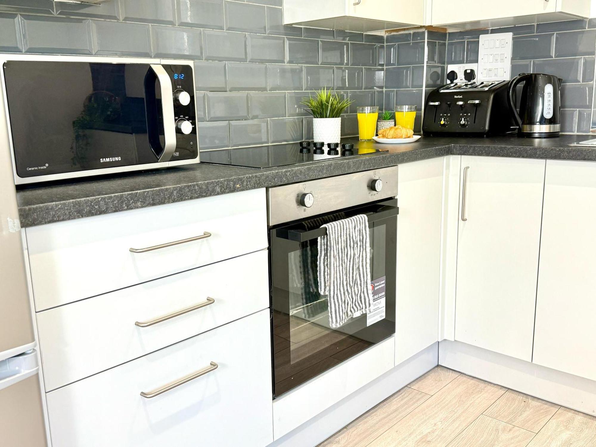 Evergreen Lodge - Two Bed Lux Flat - Parking, Garden, Patio, Wifi, Netflix - Close To Blenheim Palace & Oxford - F3 Kidlington Buitenkant foto