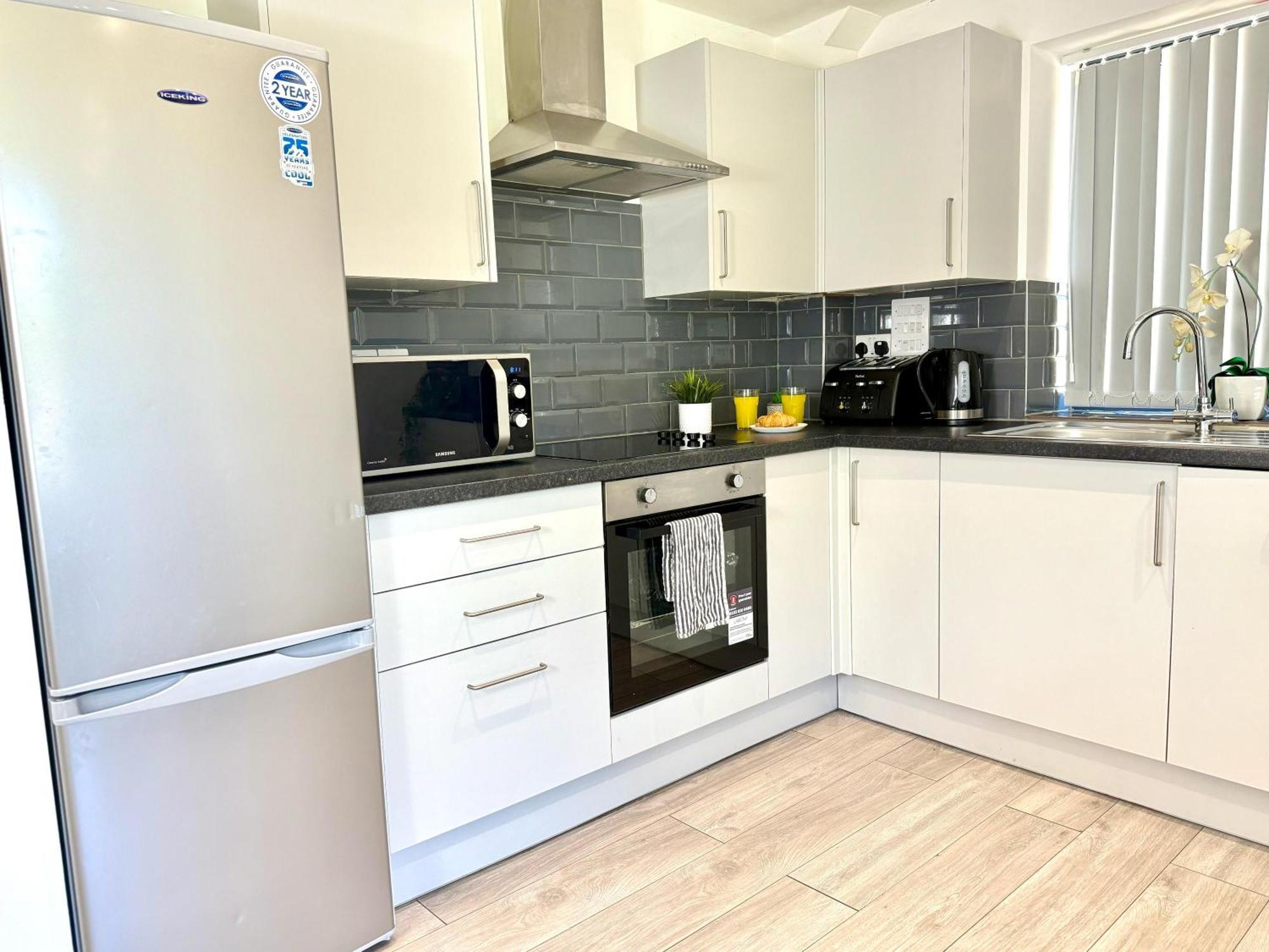 Evergreen Lodge - Two Bed Lux Flat - Parking, Garden, Patio, Wifi, Netflix - Close To Blenheim Palace & Oxford - F3 Kidlington Buitenkant foto